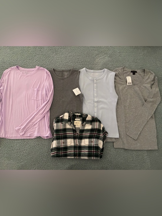 American Eagle Outfitters Tops - SHIRT bundle 🌿